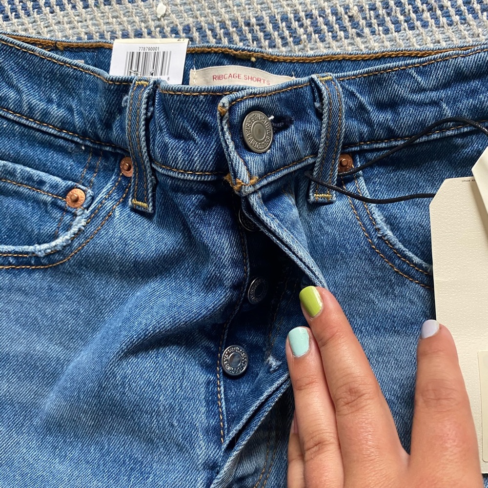 NWT High Rise Levi’s - Picture 3 of 4